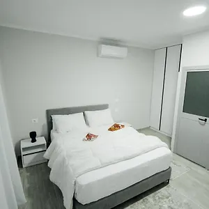  Holiday home Dionis House